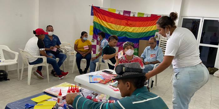 Víctimas y funcionarios de la Unidad en encuentro de intercambio de experiencias con la comunidad LGBTIQ+ del Magdalena Medio