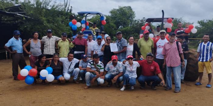Seis veredas de Ovejas, en Sucre, reciben maquinaria agrícola Unidad para las Víctimas entrega banco de maquinaria agrícola en zona rural de Ovejas, Sucre