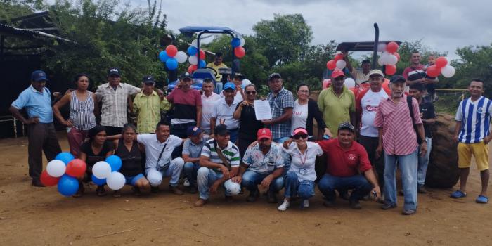 Unidad para las Víctimas entrega banco de maquinaria agrícola en zona rural de Ovejas, Sucre