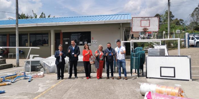 Evento de entrega de dotación de escuelas en Pasto