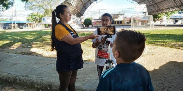 la comunidad de Milán participa en la producción de un video