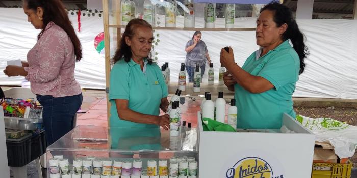 Víctimas de Valle del Cauca exponiendo sus emprendimientos en Feria de Tuluá 