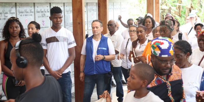 Habitantes en recepción de ayudas en Bojayá