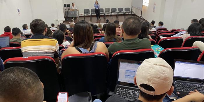 Delegados de entidades y víctimas en el Foro de Paz de Caldas