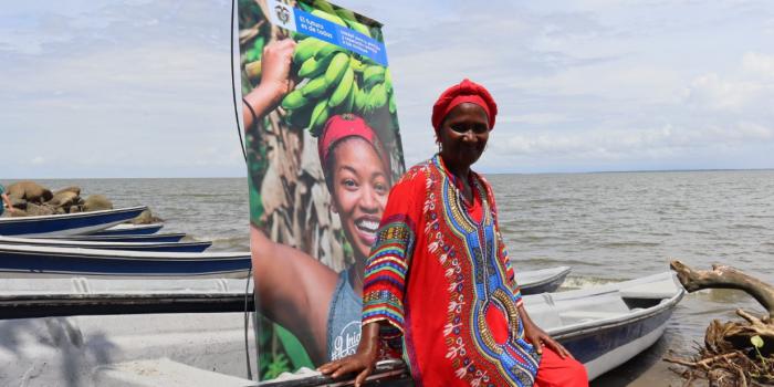 Las víctimas de Chocó en sus botes recién adquiridos