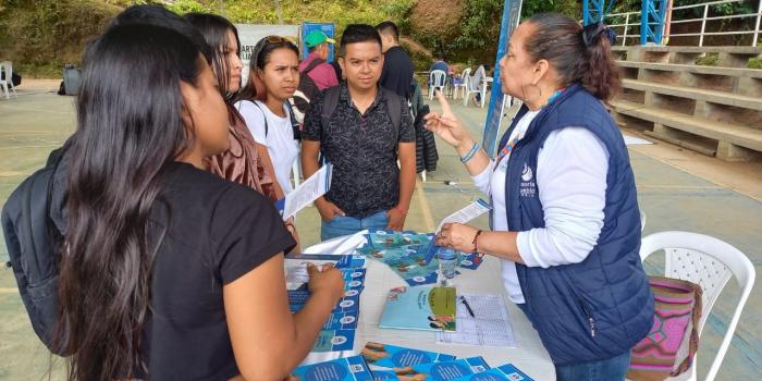 víctimas del Cauca en feria de servicios de diferentes intituciones en Argelia