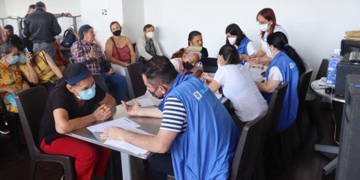 Víctimas de Norte de Santander con funcionarios de la Unidad en jornada de socialización de la oferta institucional en salud, educación, vivienda y ahorro