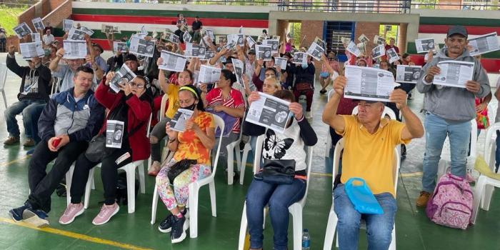 Víctimas de antioquia muestran sus cartas de dignificación