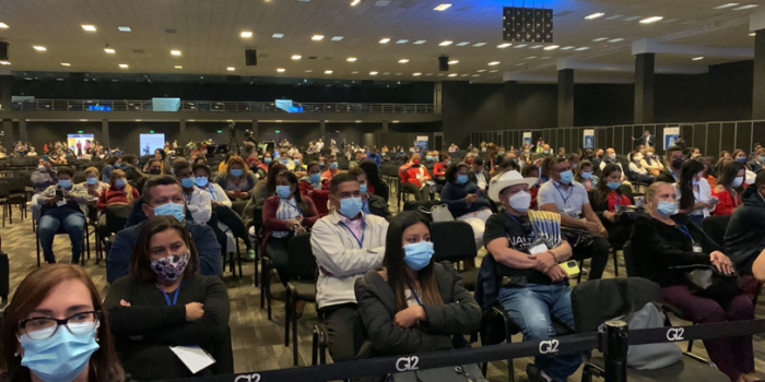 Asistentes en evento de entrega del Informe final de la Comisión de la Verdad en Bogotá