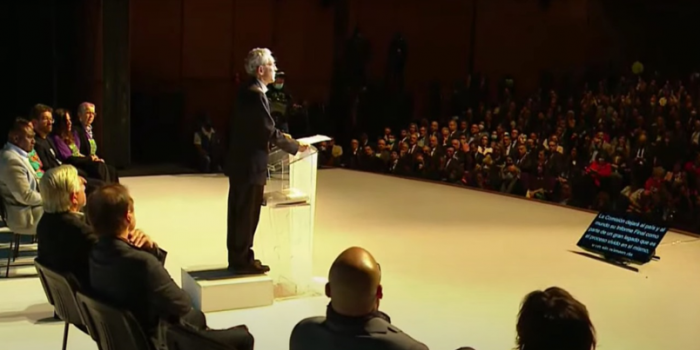 Francisco José de Roux dirigiéndose al auditorio en entrega de Informe de Comisión de la Verdad