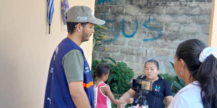 la comunidad de Milán participa en la producción de un video