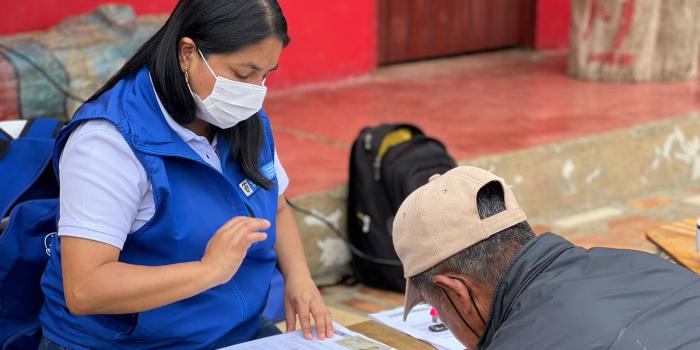 Víctimas de Cauca recibiendo asesoría sobre una adecuada inversión de la indemnización