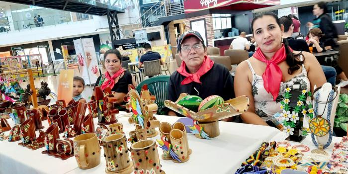 Emprendedores que participaron en la feria Sembradores de Paz que se realizó en Florencia en alianza con el Sena y el centro comercial Gran Plaza.