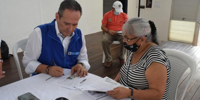 Víctimas en Chaparral recibieron 900 millones en indemnizaciones Ramón Rodríguez en la jornada de indemnizaciones para población mayor de 68 años