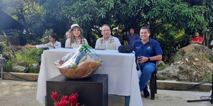 Director de la Unidad, Ramón Rodríguez, en evento de entrega de la placa huella en la comunidad de La Ulloa