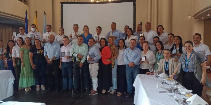 Gobernación del Valle y 14 alcaldías, exaltadas por trabajo con víctimas Reconocimiento en Cali a catorce alcaldías del Valle del Cauca, así como la Gobernación del departamento, por su compromiso en la implementación de la política pública de víctimas