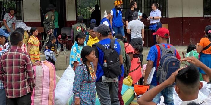 Personas pertenecientes a la comunidad embera que estaban en Bogotá llegando a su destino para luego iniciar el camino de vuelta a sus resguardos