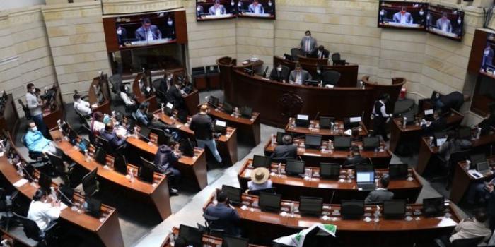 Foto de plenaria del Senado en medio de una sesión