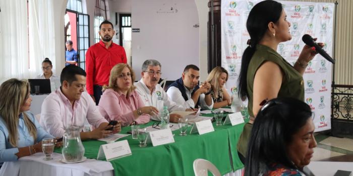 Directora territorial de la Unidad en el Valle socializando las indemnizaciones a víctimas en el departamento en el tercer Comité Territorial Ampliado de Justicia Transicional