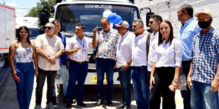 Los vehículos de carga fueron entregados en Valledupar y entran a ser fundamentales en la labor productiva de estas comunidades.