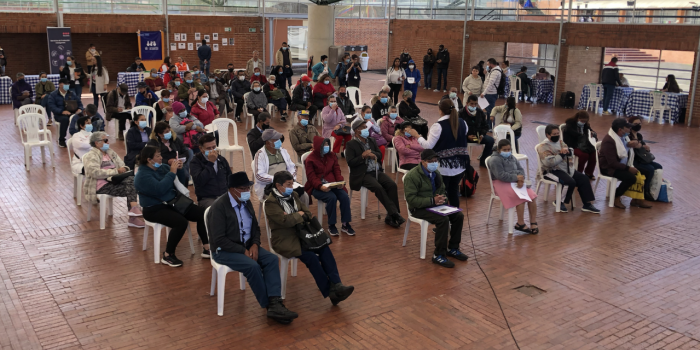 Entrega de indemnizaciones en Bogotà, plaza de los Artesanos