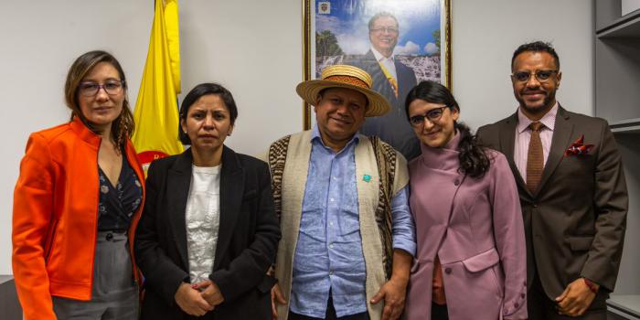 De izquierda a derecha Sonia Londoño, subdirectora general de la Unidad para las Víctimas; Patricia Tobón Yagarí, directora general; Giovanni Yule, director general Unidad de Restitución de Tierras; Aura Bolívar, subdirectora general, y Diego Gruesso, director DGI.   