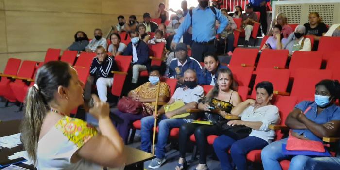 93 víctimas que habitan en el Quindío hicieron parte de la jornada de indemnización que se cumplió en el Teatro Municipal de Calarcá.