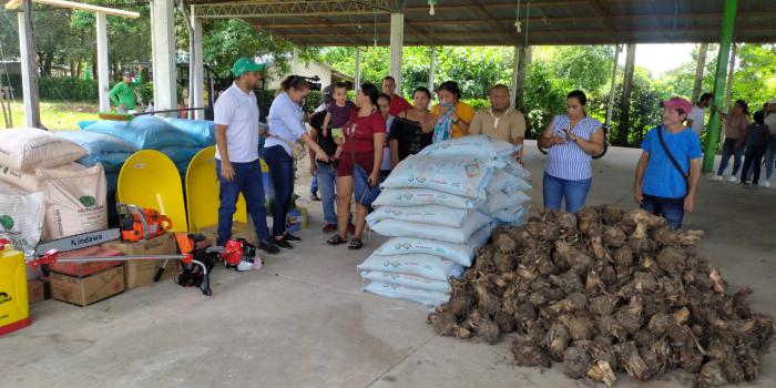 Entrega de insumos agropecuarios en Saravena.   