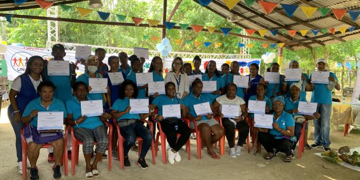 Miembros de las comunidades de San José de Playón, Arroyo Grande y sus veredas reciben sus certificados como tejedores y tejedoras