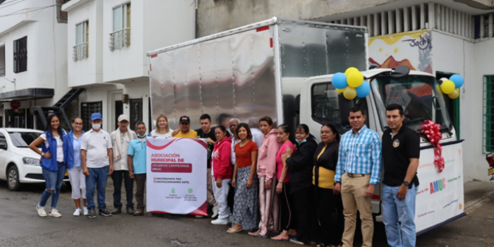 Asociación Campesina AMUC recibió hoy por parte de la Unidad para las Víctimas un camión tipo furgón