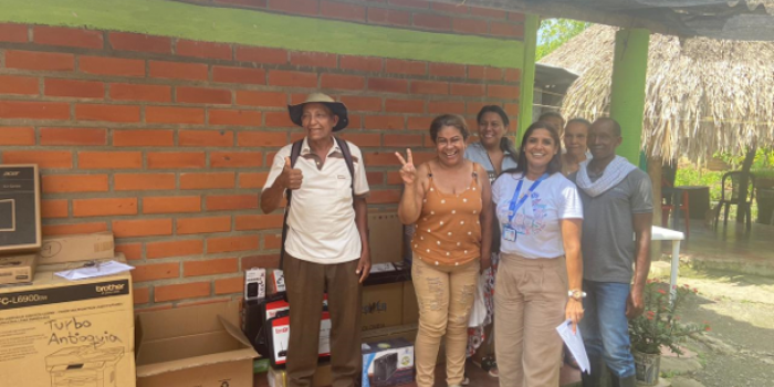 Entrega dotaciones de comunicaciones y tecnológicas en la vereda  Paquemás.   