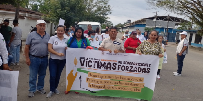 Con simbolismos se conmemoró Día de las Víctimas de Desapariciones Forzadas en Putumayo Caminata en el marco de la conmemoración en Puerto Asís
