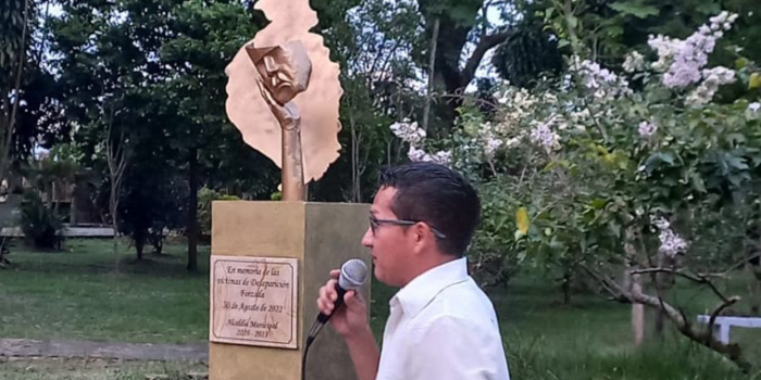 Escultura develada en Monterrey en memoria de víctimas de desaparición forzada