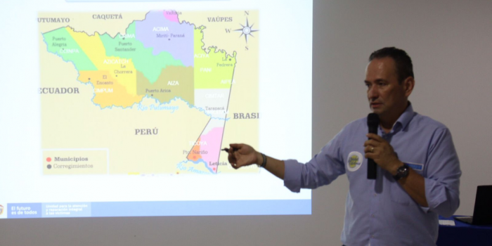 El director de la Unidad, Ramón Rodríguez, durante su visita a Amazonas