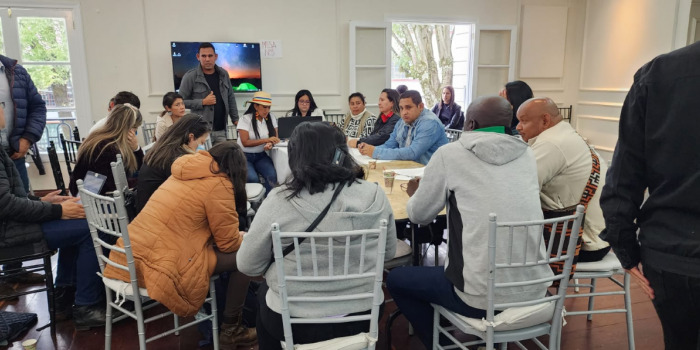 Voceros de las víctimas de desplazamiento forzado reunidas por mesas temáticas en Bogotá. 