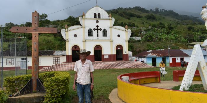 foto de la plaza principal de El Aro 