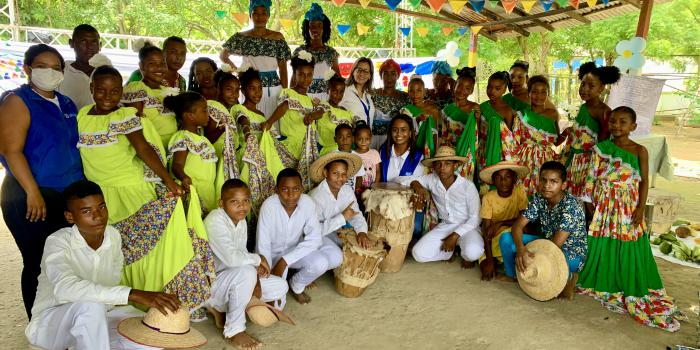 Miembros de las comunidades de San José de Playón, Arroyo Grande y sus veredas que hicieron muestra cultural posan para foto