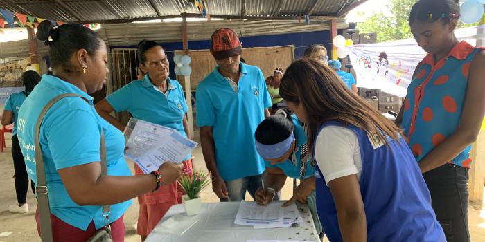 Un bullerengue para sanar Miembros de las comunidades de San José de Playón, Arroyo Grande y sus veredas reciben sus certificados como tejedores y tejedoras