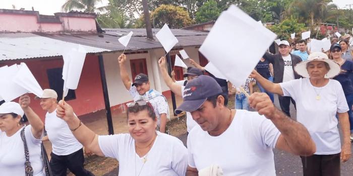 Así fue la jornada de duelo colectivo en Puerto Torres Con una marcha por los sitios que marcaron el conflicto las víctimas recordaron a sus seres queridos en Puerto Torres.