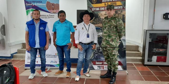 Miembros de la Unidad para las Víctimas en Casanare junto a miembros del Ejército en jornada de inscripción y registro para solicitar Libreta Militar