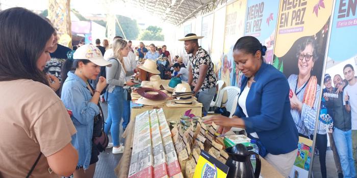 Emprendedores víctimas en Feria de Flores