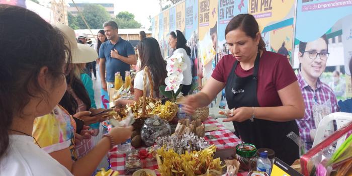 Emprendedores víctimas en Feria de Flores