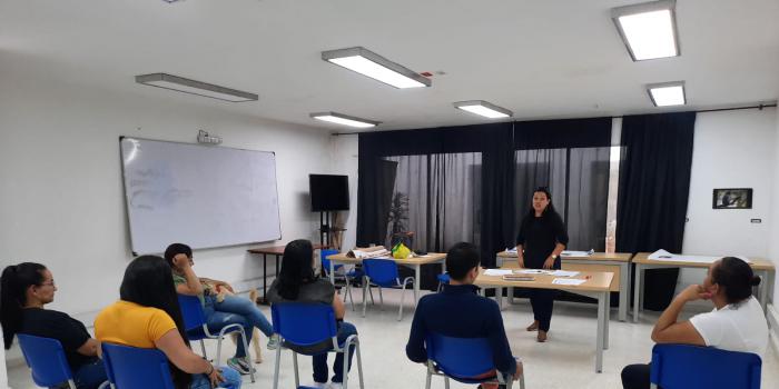 reunión de integrantes de la estrategia psicosocial Tejiéndonos en Génova. 