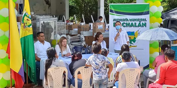 Familias víctimas de Toluviejo y Chalán recibieron esquemas de acompañamiento familiar.