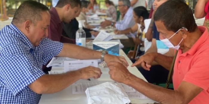 Situación de víctimas de desplazamiento forzado será estudiada en encuentro en Bogotá Víctimas de desplazamiento forzado en sesión de trabajo.