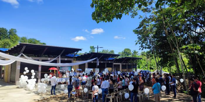 Norte de Santander: víctimas ya cuentan con plaza artesanal y agroindustrial Víctimas y funcionarios en sede de plaza artesanal y agroindustrial de Norte de Santander