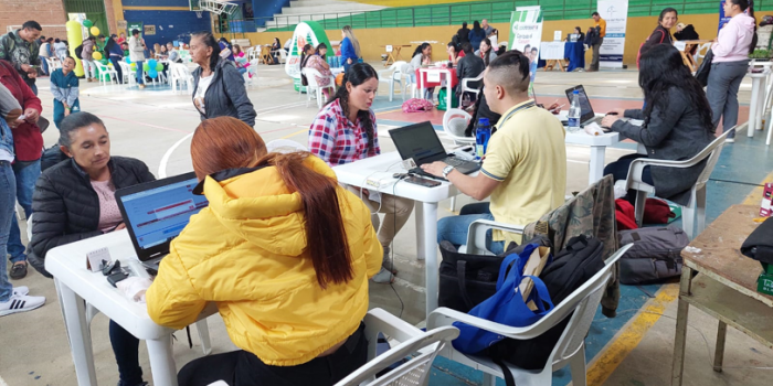 Habitantes y víctimas de San Vicente Ferrer en (Antioquia) se beneficiaron de atención y feria de servicios.