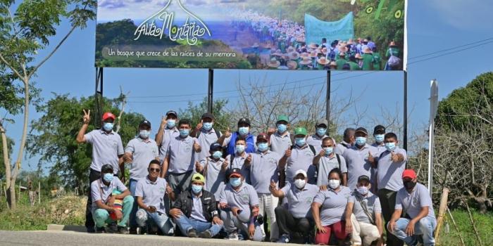 Miembros y participantes del Festival de la Memoria y la Reconciliación de la Alta Montaña 