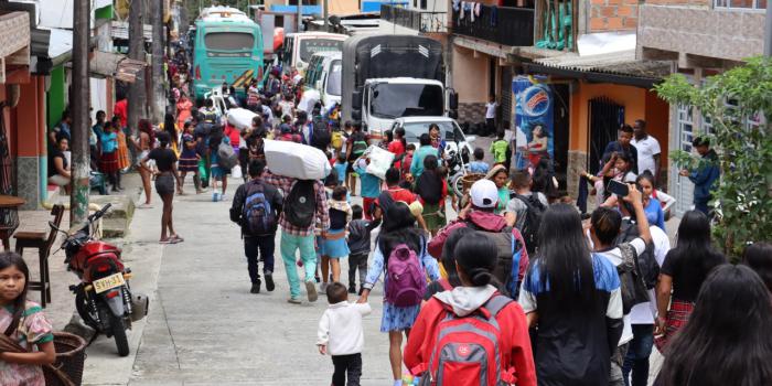  retorno de 85 familias embera, que se encontraban en difíciles condiciones de subsistencia en Bogotá, hasta sus hogares en los departamentos de Risaralda y Chocó. 