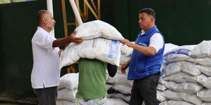  retorno de 85 familias embera, que se encontraban en difíciles condiciones de subsistencia en Bogotá, hasta sus hogares en los departamentos de Risaralda y Chocó. 